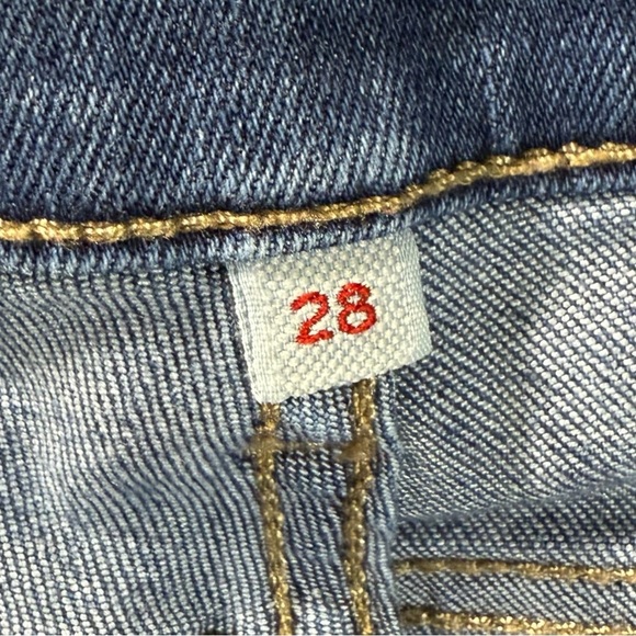 Levi’s Women’s Cropped Jeans Medium Wash Size 28 - Picture 3 of 5